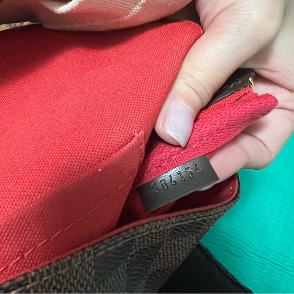 DISCONTINUED Louis Vuitton Favorite MM - Excellent Condition - Picture 9 of 13